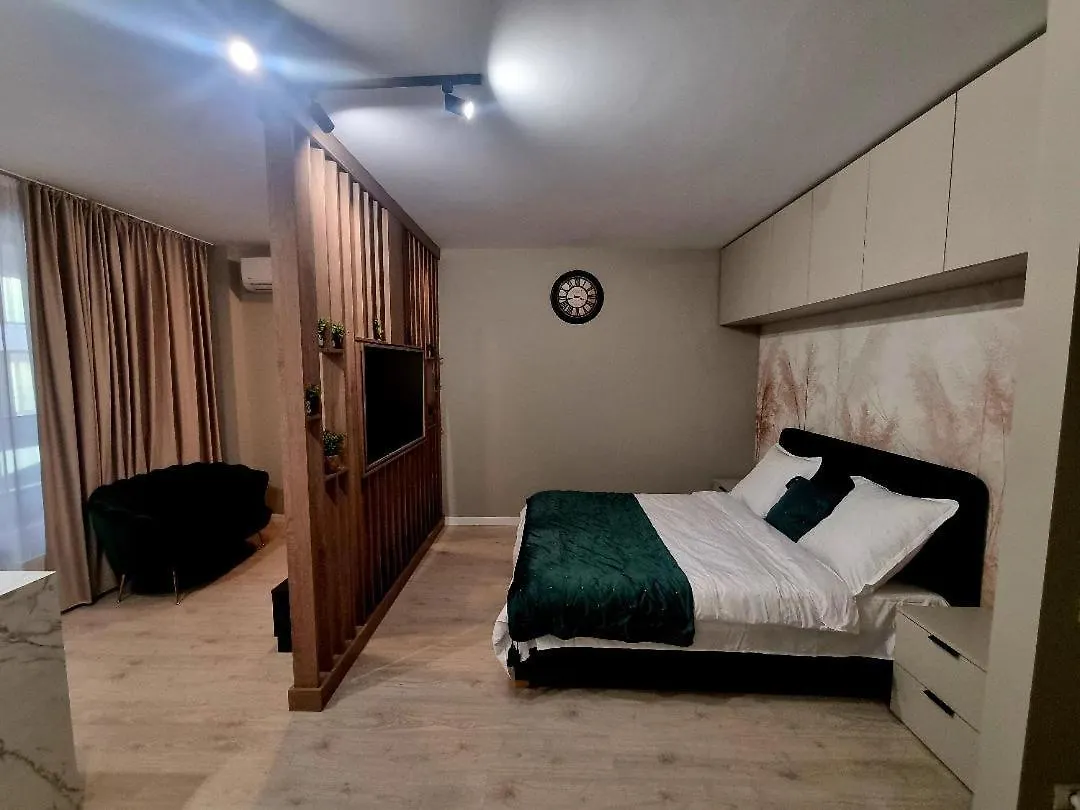Happy Studio Luxury Pipera Voluntari 0*,  Romania